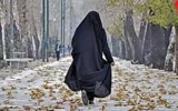 دختری بر لبه پرتگاه!
