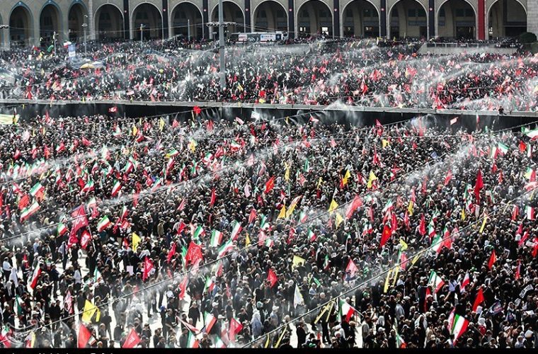 مراسم نماز وداع با رهبر شهید